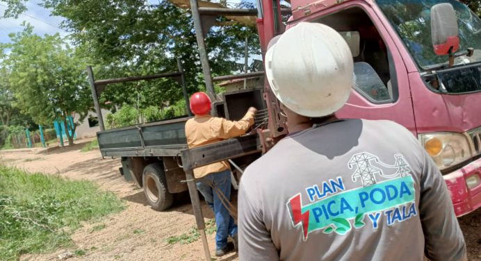 Atienden a vecinos de Chacaíto en Santa Bárbara de Tapirín gracias al 1×10 del Buen Gobierno