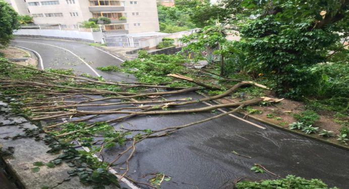 Baruta quedó en caos tras las fuertes lluvias que dejaron deslizamientos y anegaciones