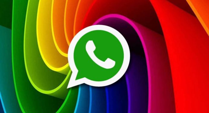 Cambia la letra de color fucsia Barbie en tu chat de WhatsApp