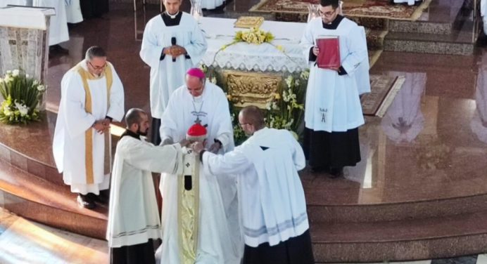Cardenal Baltazar Porras recibió el Palio Arzobispal