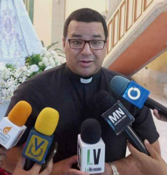 El padre Samael Gamboa invita a las misas