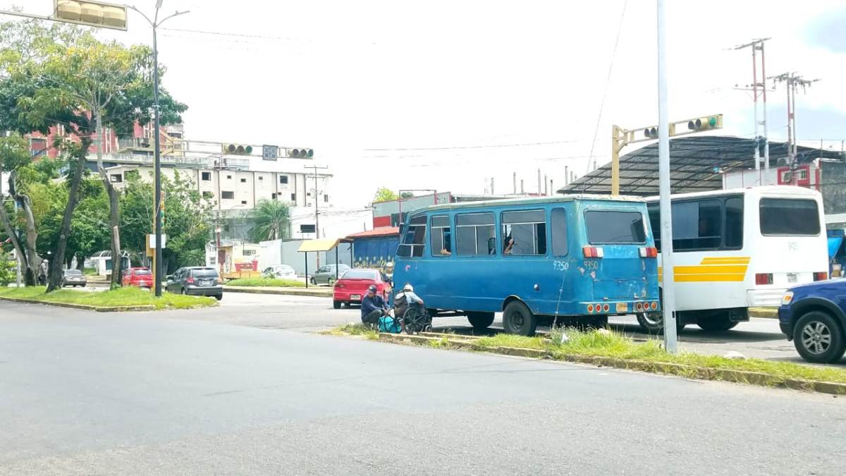 Autobuseros solo bajan el volumen cuando pasan frente a fiscales de tránsito