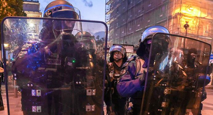 Comienzan a disminuir los disturbios en Francia tras un despliegue policial masivo