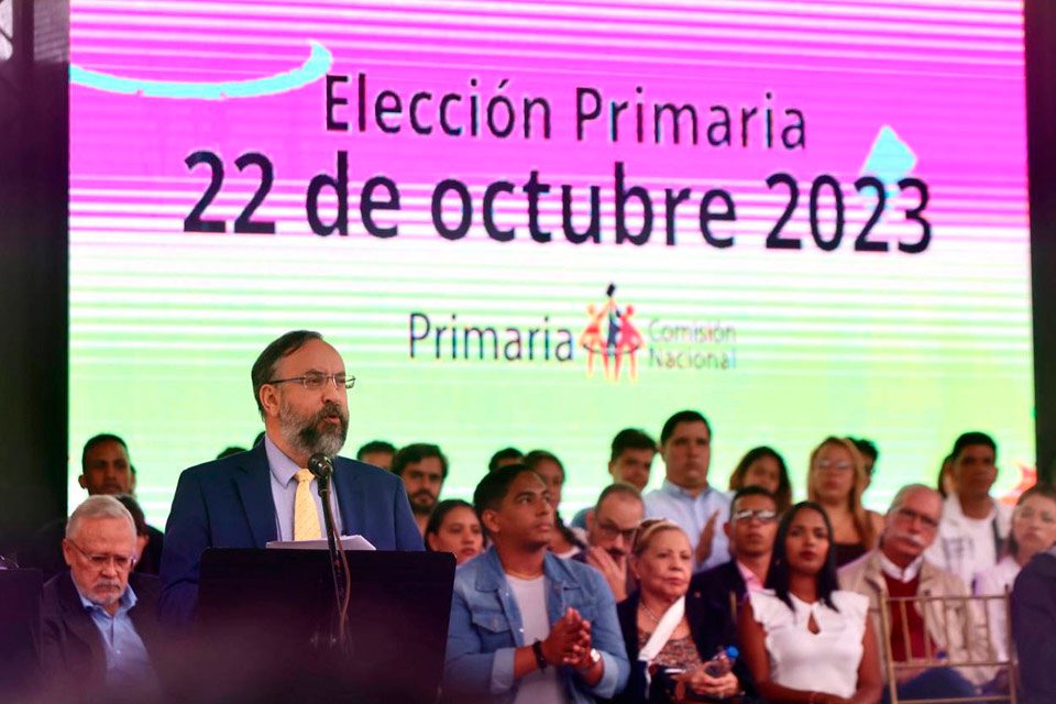 Comisión Nacional de Primaria indicó que los venezolanos inscritos en el RE pueden  ingresar en www.primariaexteriorve.com 