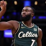 Jaylen Brown renovó por cinco años