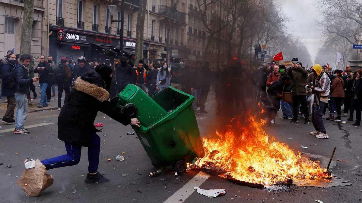 cuarta jornada de disturbios en francia deja mas de 1300 personas detenidas laverdaddemonagas.com