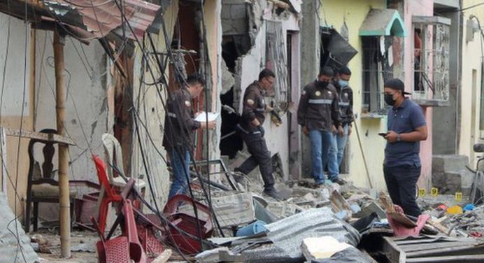 Ecuador enfrenta una ola de violencia con atentados, tiroteos y motines