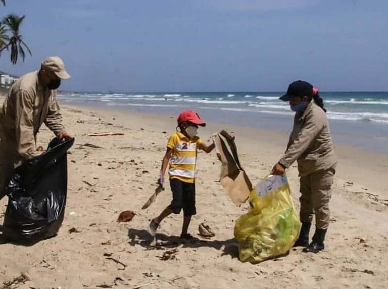 En Venezuela se cumplen jornadas en las playas, para la recolección de bolsas plásticas 