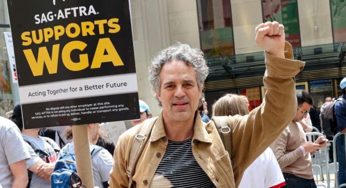 El sindicato de actores de EE.UU. inicia una huelga que paralizará la industria de Hollywood