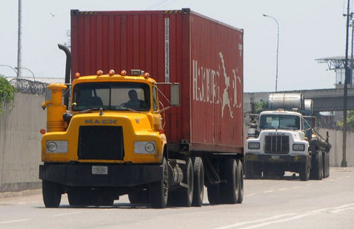 Camioneros y empresarios preocupados por eliminación del subsidio al diesél