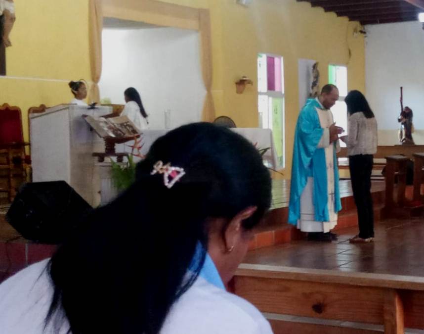 La iglesia se moja mas adentro que afuera