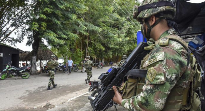 Enfrentamientos con disidencias de las FARC dejan a dos militares muertos