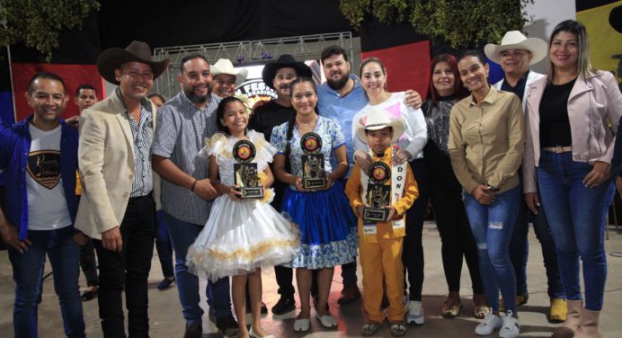 Entregan premiación del Festival Sol de Caicara a participantes de Corazón Llanero