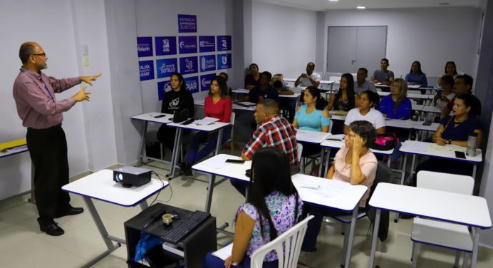 Ernesto Luna desarrolla programas para formar a empresarios del mañana