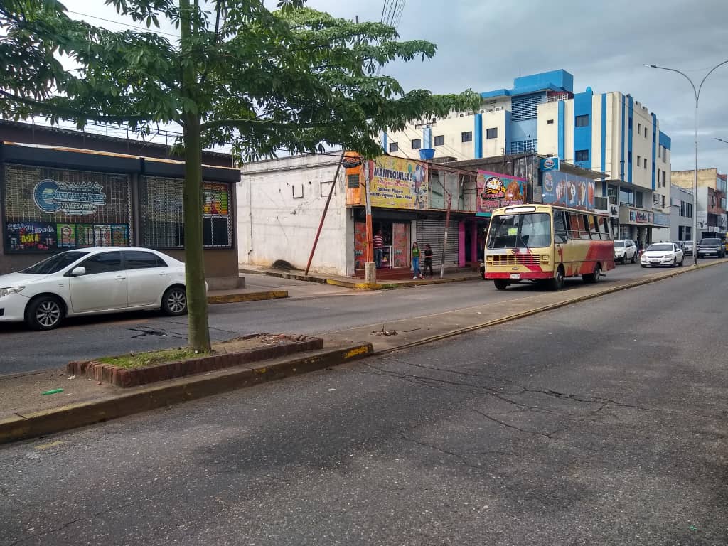 Al caer la tarde los pasajeros sufren un poco más, pues casi desaparece el transporte público en la ciudad