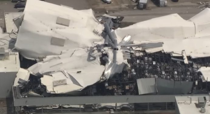 ¡Increíble! Un tornado en EE.UU causa graves daños en una planta Pfizer
