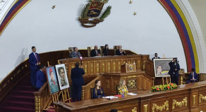 Jorge Rodríguez propone a diputados ir por el país denunciando a solicitantes de las sanciones