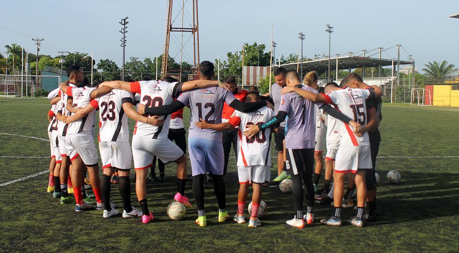 Atlético La Cruz arrancó entrenamientos