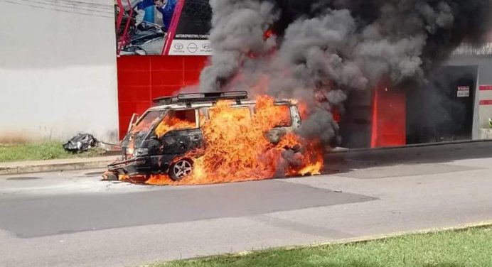 Buseta de la ruta 55 se incendió en la avenida Bella Vista de Maturín
