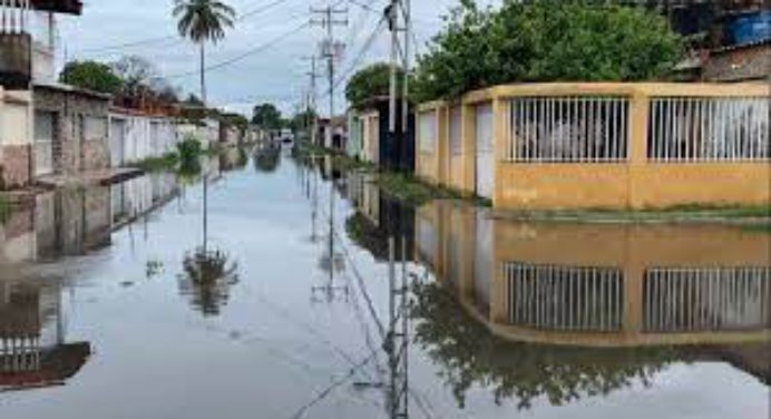 Lluvias generaron inundaciones en zonas de Aragua este martes