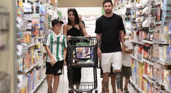 ¡Locura total! Messi causa furor en Miami al hacer las compras en un supermercado