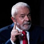 Lula firma decreto para restringir uso de armas