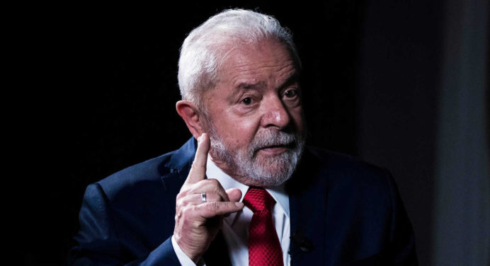 Lula firma decreto para restringir en la población civil uso de armas y municiones