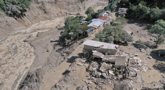 Más de 100 familias evacuadas en zona de Colombia por riesgo de otra avalancha