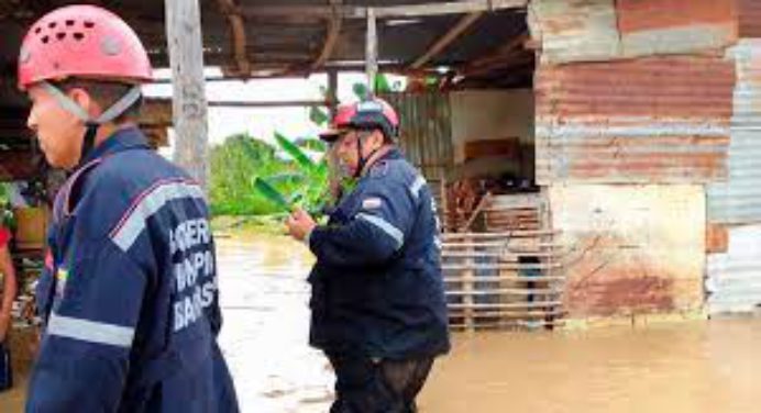 Más de 400 personas afectadas por desbordamiento de río en Barinas