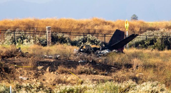 Mueren 6 personas al estrellarse un avión privado en California