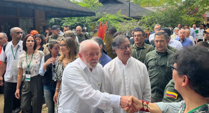 Presidentes Gustavo Petro y Lula da Silva están reunidos en la Amazonía colombiana