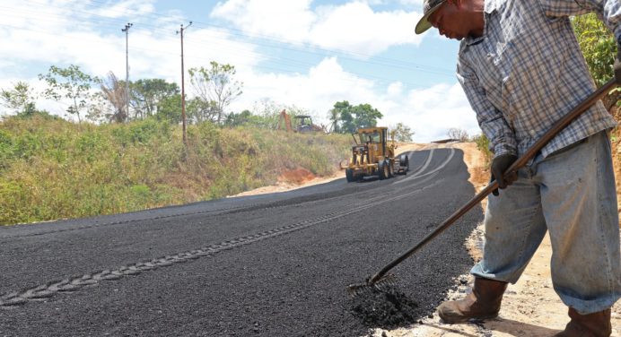 Refuerzan vía provisional de la Troncal 10 en Punceres