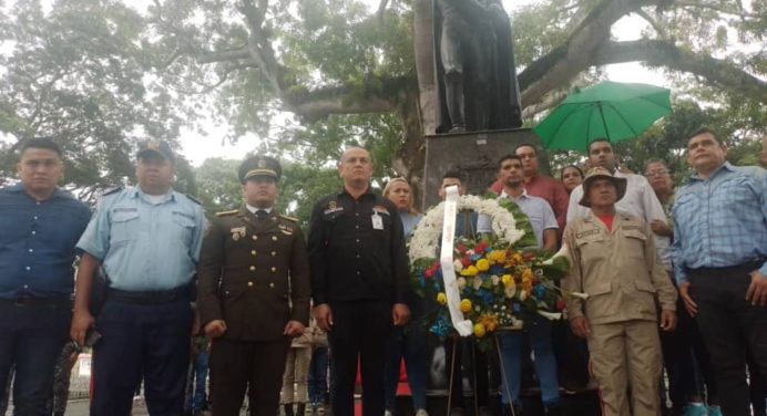 Rinden honores a Simón Bolívar en Santa Bárbara de Tapirín