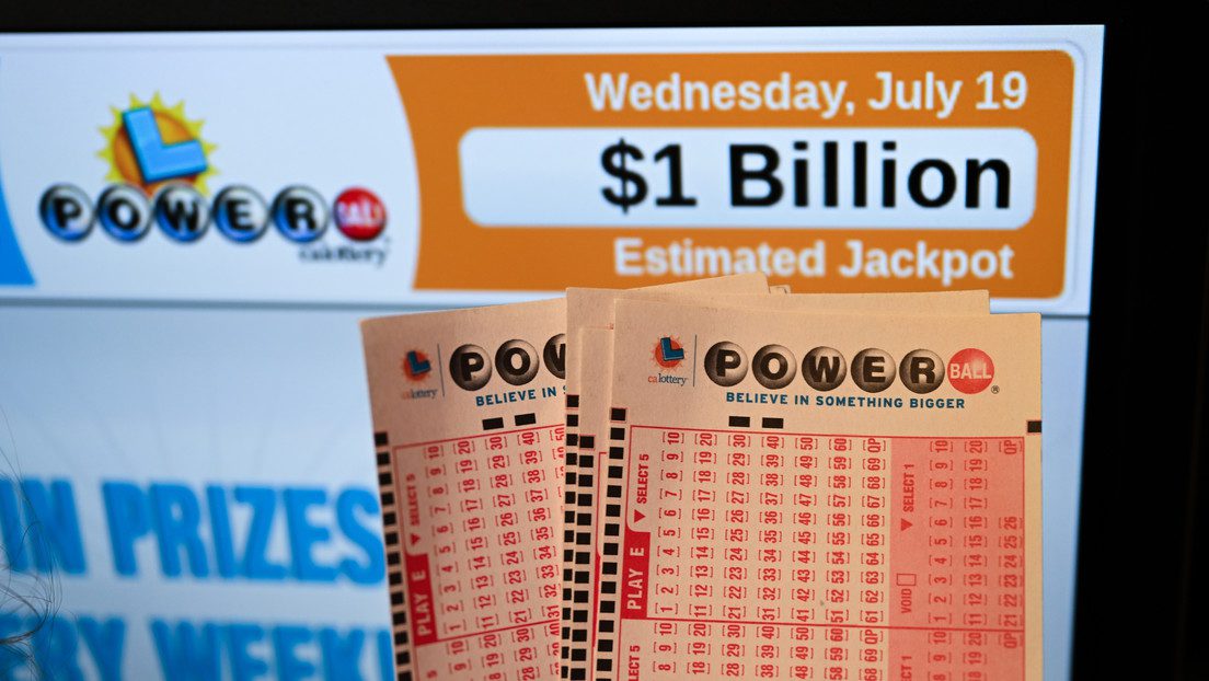 ¡Mundo insólito! Mujer recibe premio de US$ 25.000 en la lotería y lo triplica en segundos