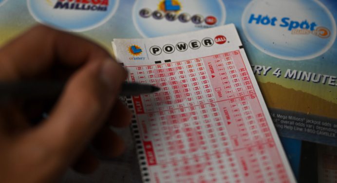 Una persona gana 1.000 millones de dólares en la lotería, el premio mayor en la historia de EE.UU.