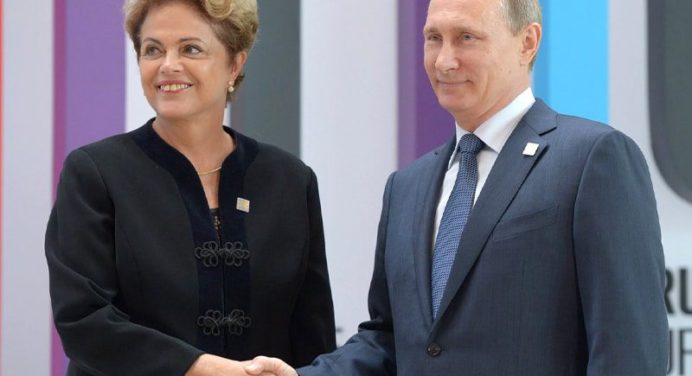 Putin y presidenta del Banco de los BRICS ratifican uso de monedas locales para transacciones