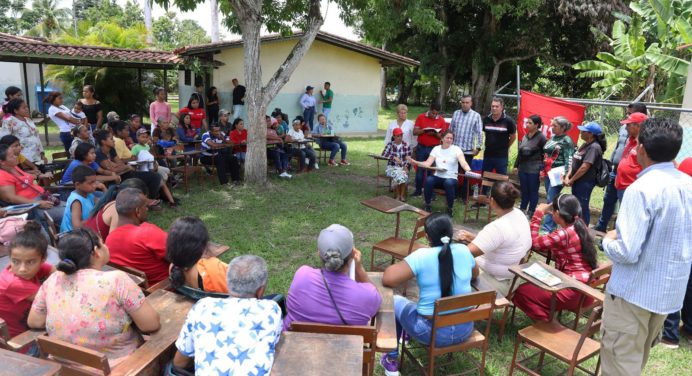 Alcaldesa Fuentes comparte cafecito y sancocho militantes con vecinos de Boquerón