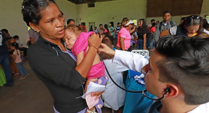 Ana Fuentes llevó plan Amor en Acción a más de 500 niños de la parroquia Boquerón