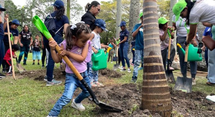 Bancamiga impulsa la reforestación del Parque del Este