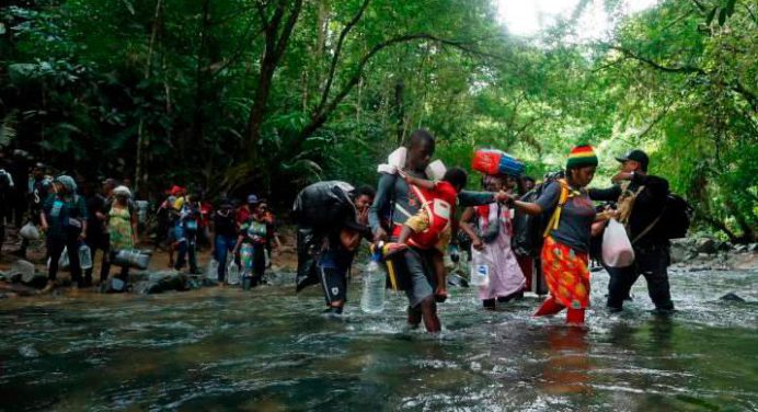 Colombia alerta de aumento del 445 % en migración de menores en Darién