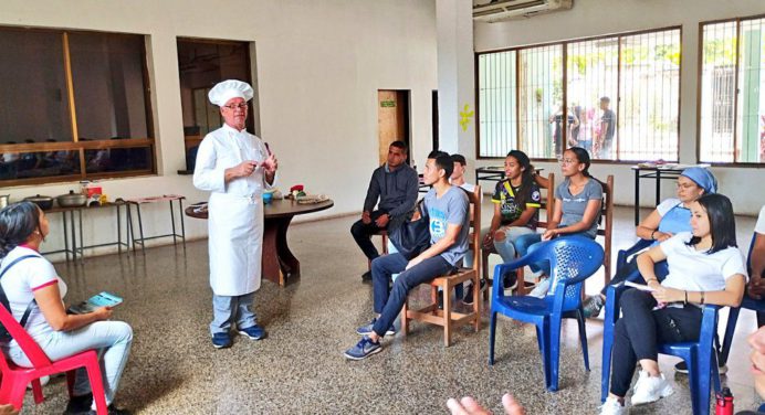 Alcalde Jesús Velásquez promueve Taller de Cocina Patrimonial en el municipio Acosta