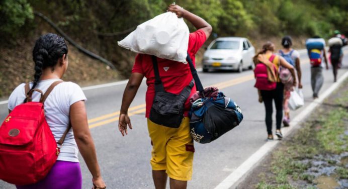 Costa Rica atiende accidente de autobús que transportaba migrantes venezolanos