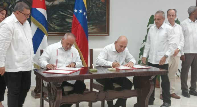 Diosdado Cabello y secretario del PCC de Cuba firman acuerdos