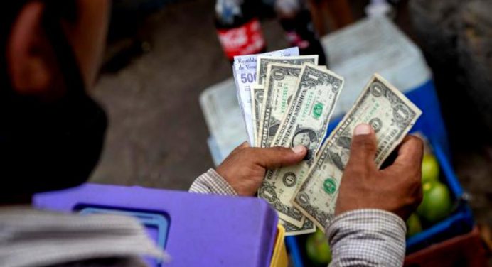 Dólar podría alcanzar la máxima de 45 bolívares a finales del 2023