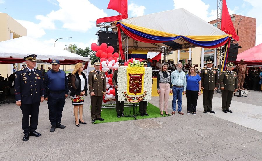 Autoridades civiles y militares celebran el Día de la Bandera y el aniversario 86 de la GNB