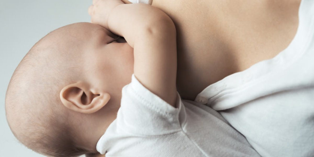 La lactancia materna es ideal para el bebé