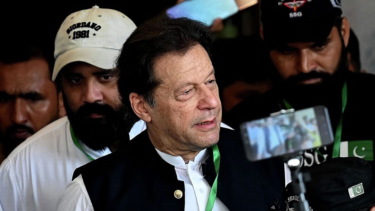 Condenado exprimer ministro de Pakistán Imran Jan por corrupción