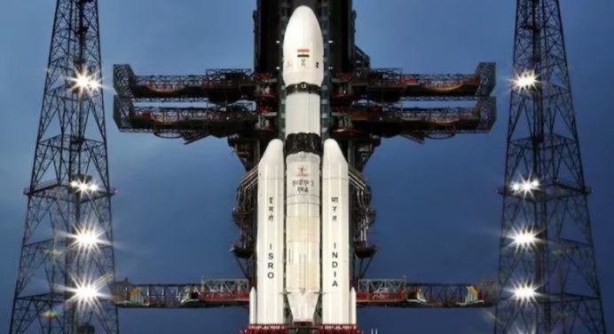 India logra con éxito alunizar en el polo sur de la Luna