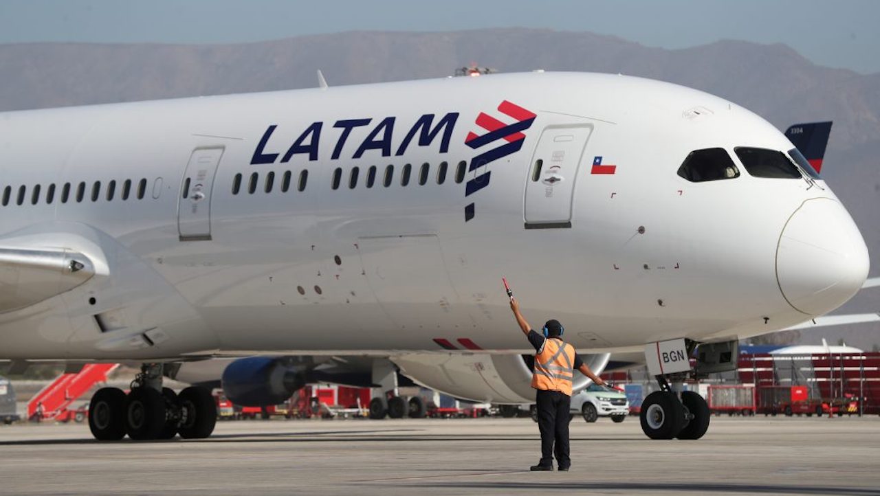 latam reanudo operaciones en venezuela con vuelos diarios entre caracas y lima laverdaddemonagas.com latam airlines2 1024x683 1