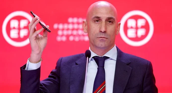 Luis Rubiales afirma que no renunciará tras la polémica del beso a Jenni Hermoso